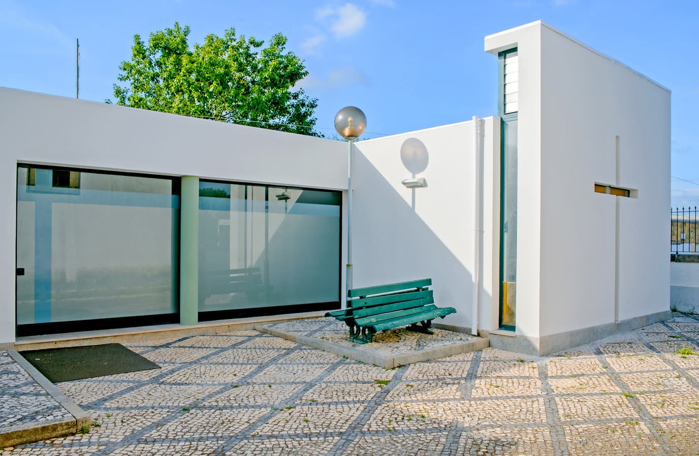 Exterior envidraçado das capelas mortuárias