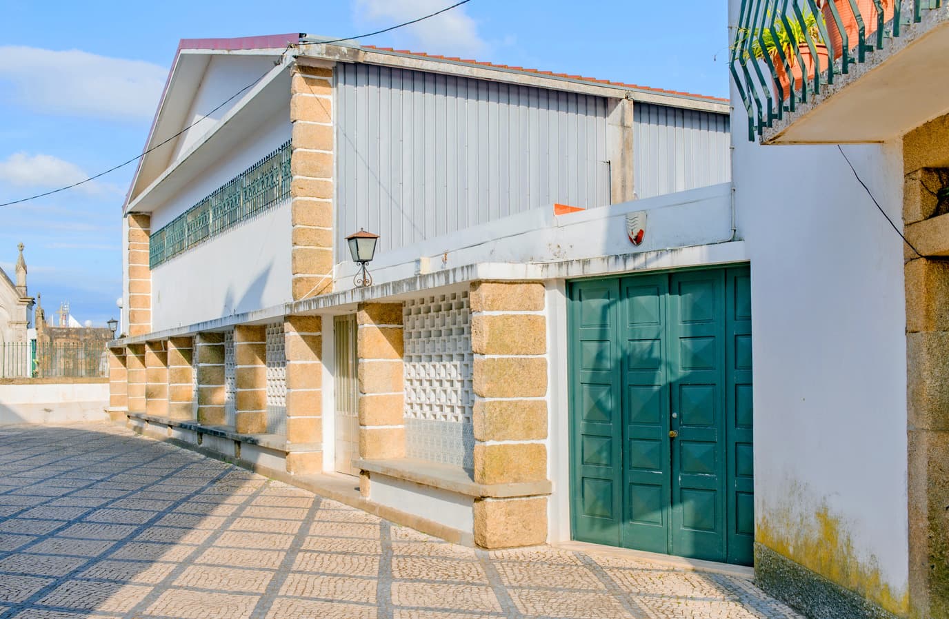 Exterior do Salão Paroquial de Guifões